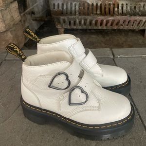 Doc Martens - White Devon Heart